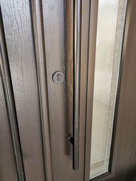 Pull bar 3 point lock